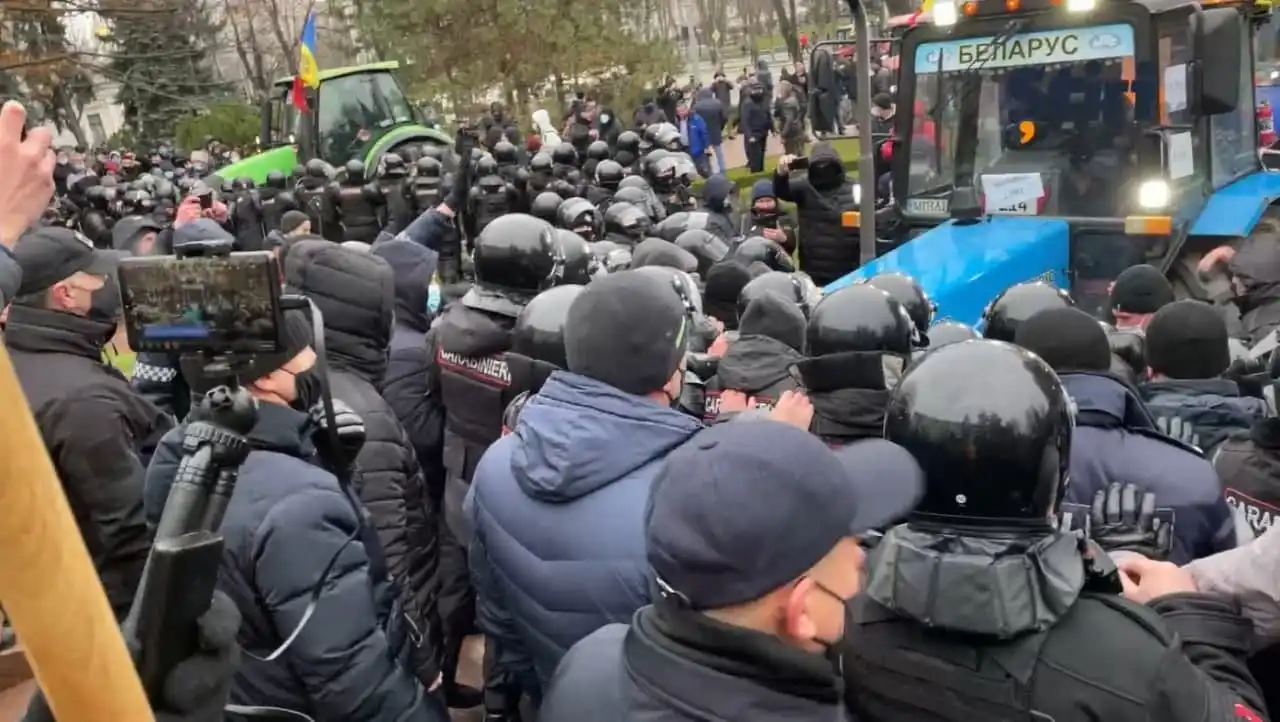 Фермеры снова вышли на протест: центр столицы оцеплен полицией