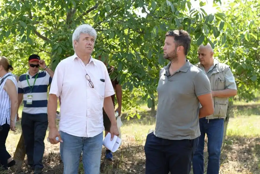 Oleg Tîrsînă:”Prezența expertului Pascal Gouget în livezile producătorilor de nuci din Moldova este o oportunitate rară”