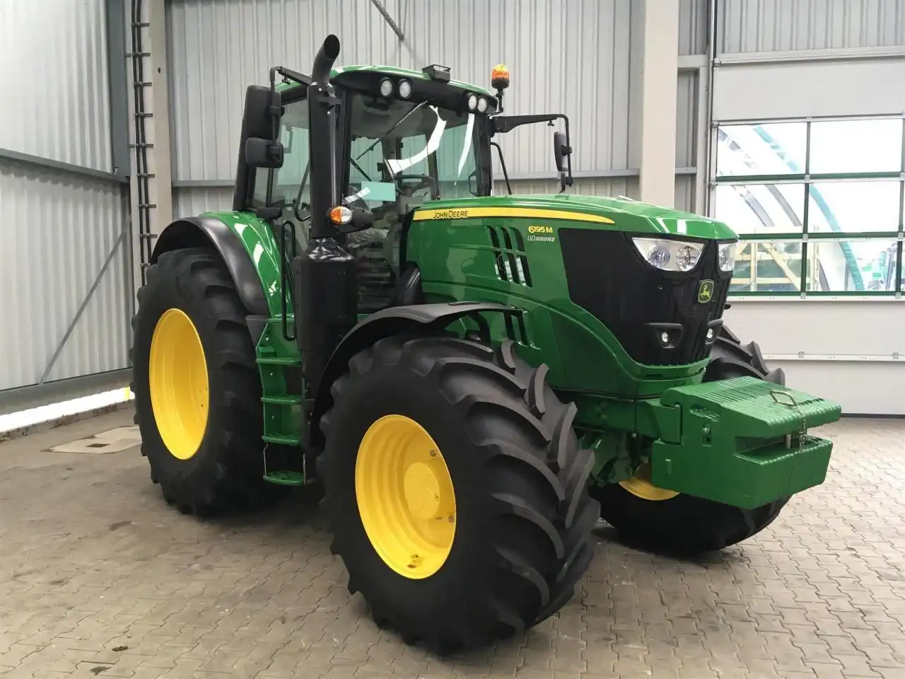 Новый автономный трактор John Deere готов к запуску
