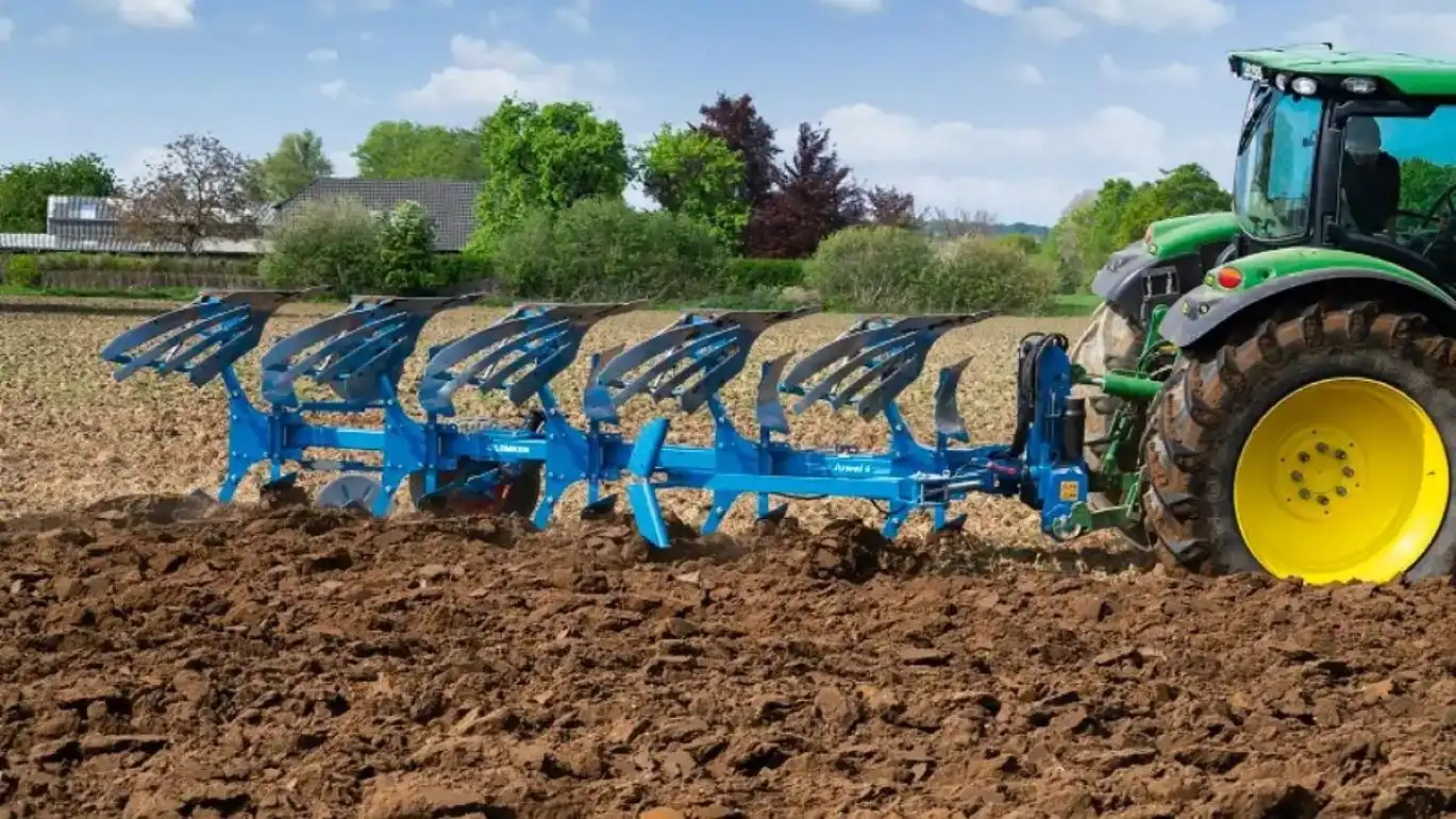 Lemken разработал новый оборотный плуг Juwel 6