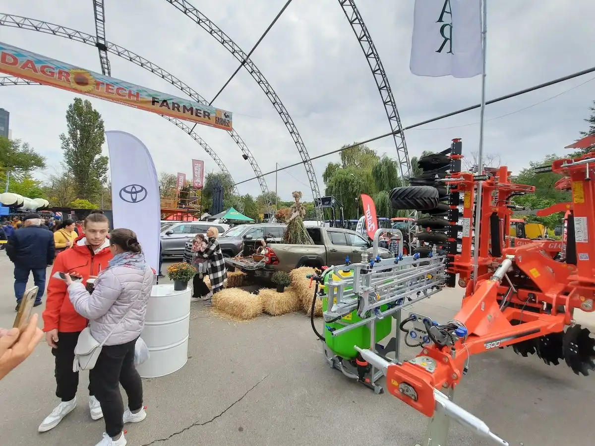MOLDAGROTEH – Dezvoltarea și dotarea cu tehnică de ultimă generație împing agricultura spre viitor