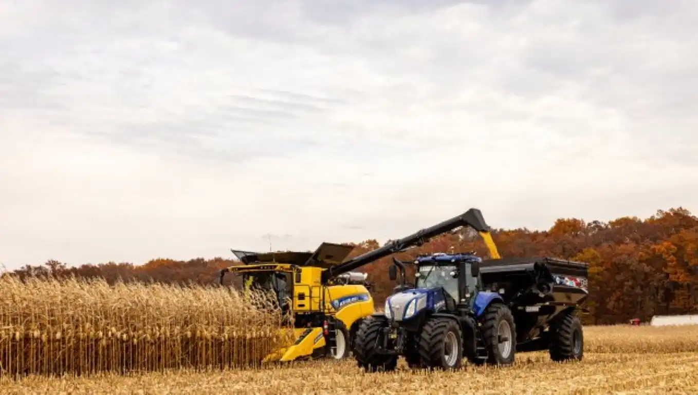 New Holland T8 и Case IH Magnum Raven Autonomy: беспилотное управление трактором из кабины комбайна