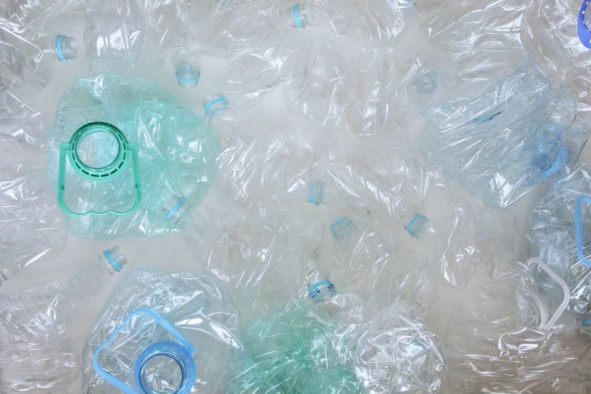 Poluarea cu plastic, tot mai acută. Ce deșeurile ajung cel mai des la groapa comună de gunoi