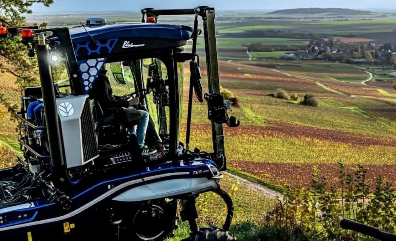 New Holland представил TE6 — новые тракторы для виноградников