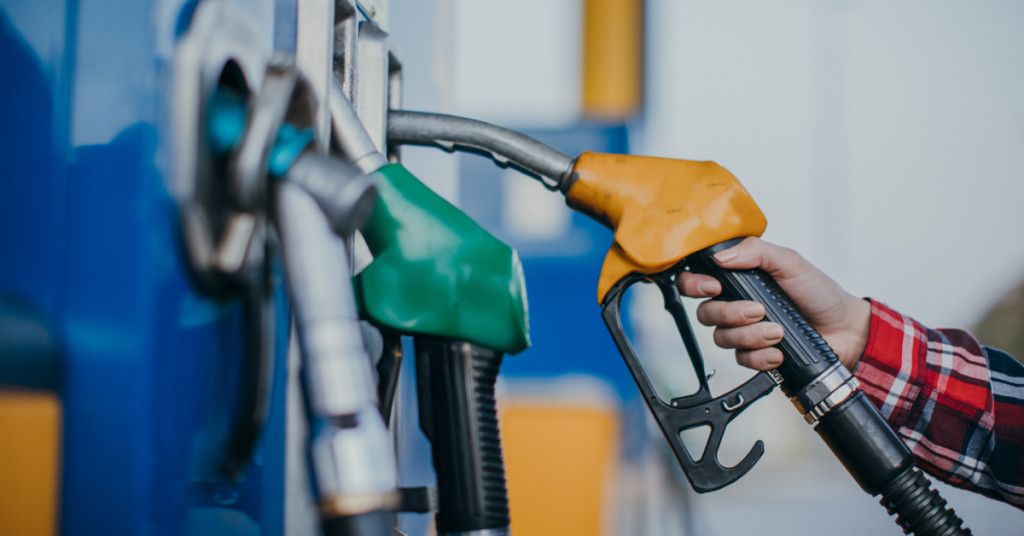 Prețuri majorate la carburanți. Cât va costa un litru de benzină și motorină?