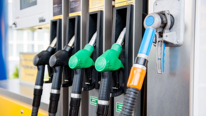 Noi prețuri la carburanți: Benzina mai scumpă cu 5 bani, motorina cu 8 bani