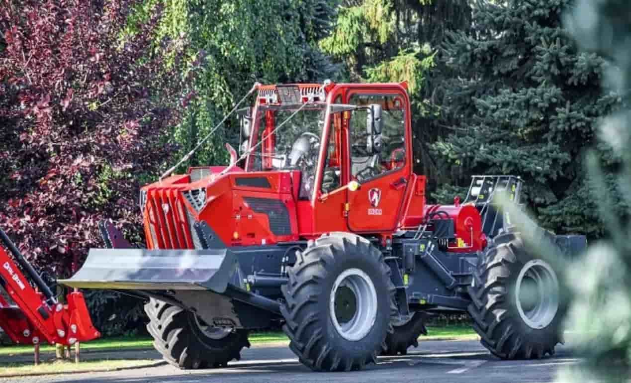 В Румынии показали новый трактор Irum TAF 690 S5