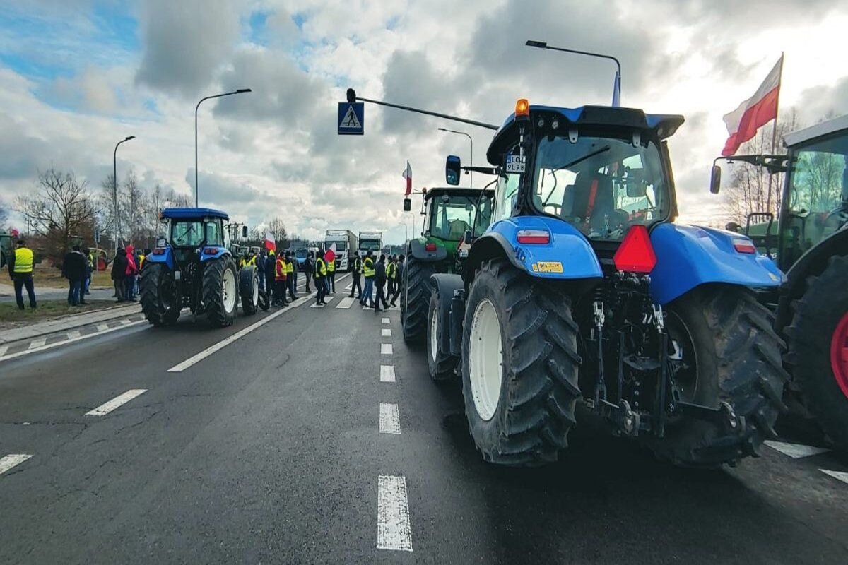 Agricultorii polonezi reiau protestul la granița cu Ucraina