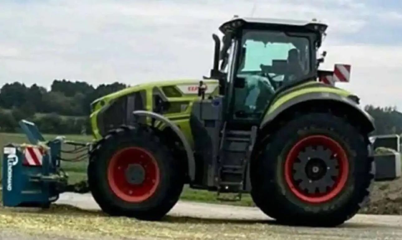 Прототип обновленного CLAAS AXION засветился в сети интернет