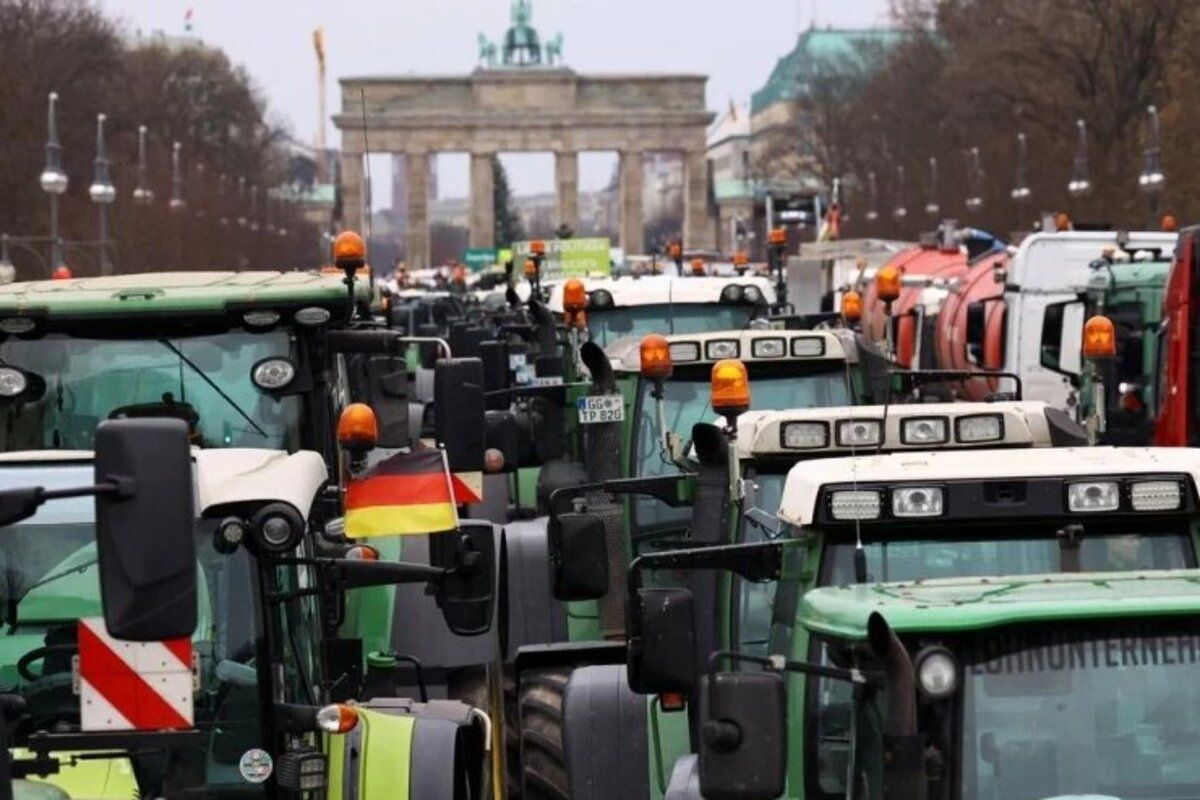 Agricultorii germani protestează contra reducerii subvențiilor pentru motorină