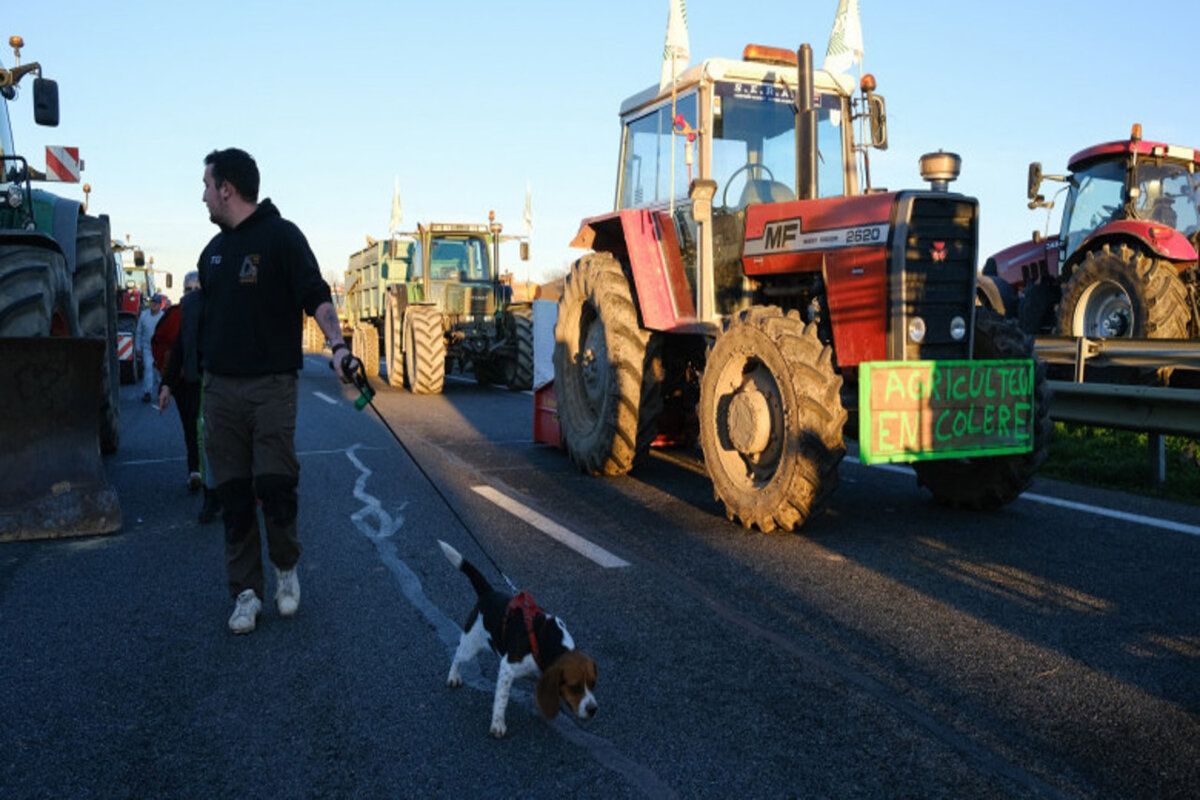 Protestul fermierilor din Franța: O autostradă este blocată de patru zile