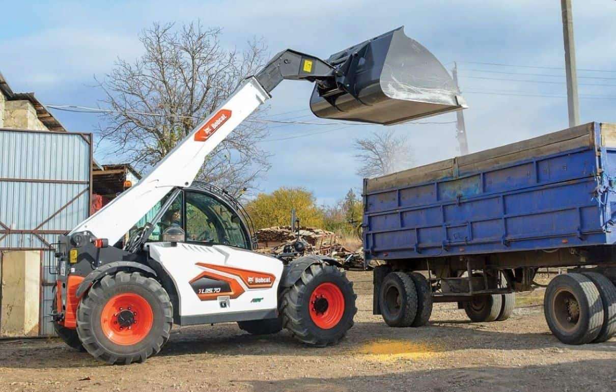 Погрузчики Bobcat серии R на тест-драйве клиентов Agroprofi
