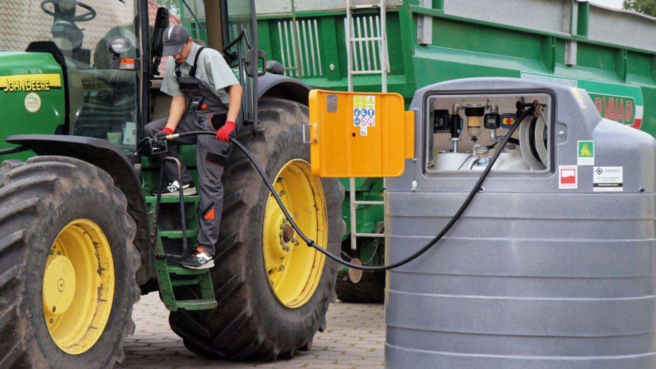 De câteva zile scade prețul la carburanți. Ce determină ieftinirea