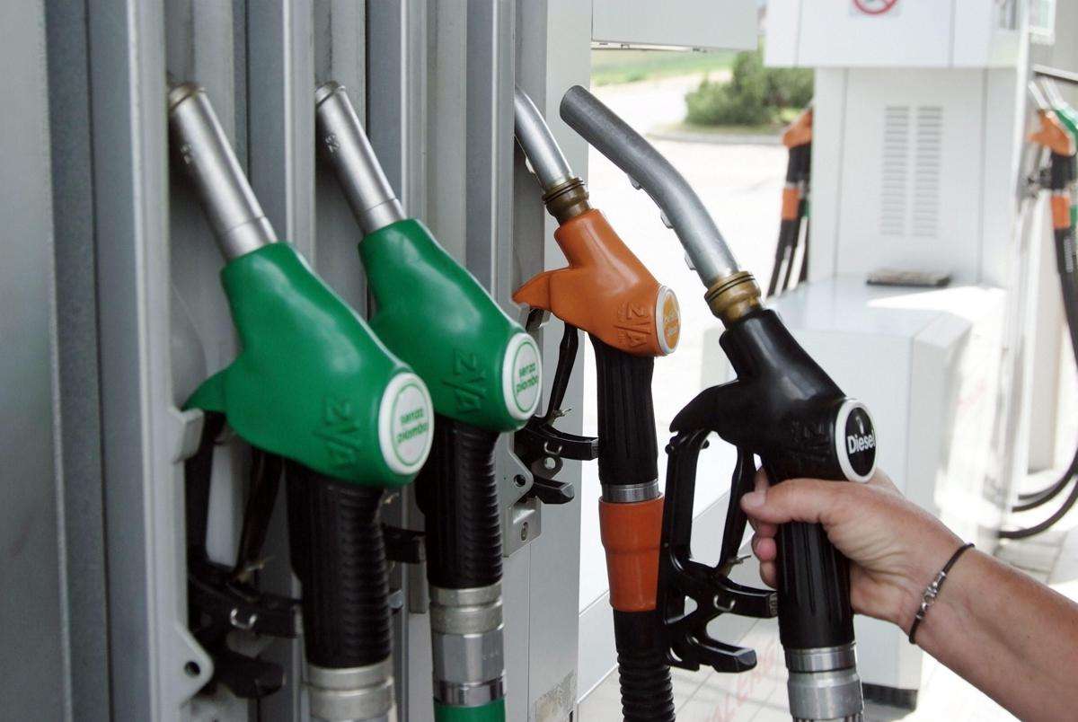 Carburanții înregistrează scăderi record ale prețurilor