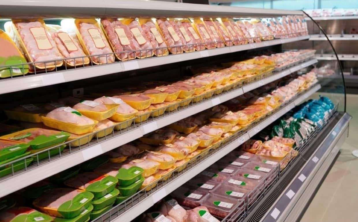 Цена на мясо птицы у ворот румынской фермы и в магазине
