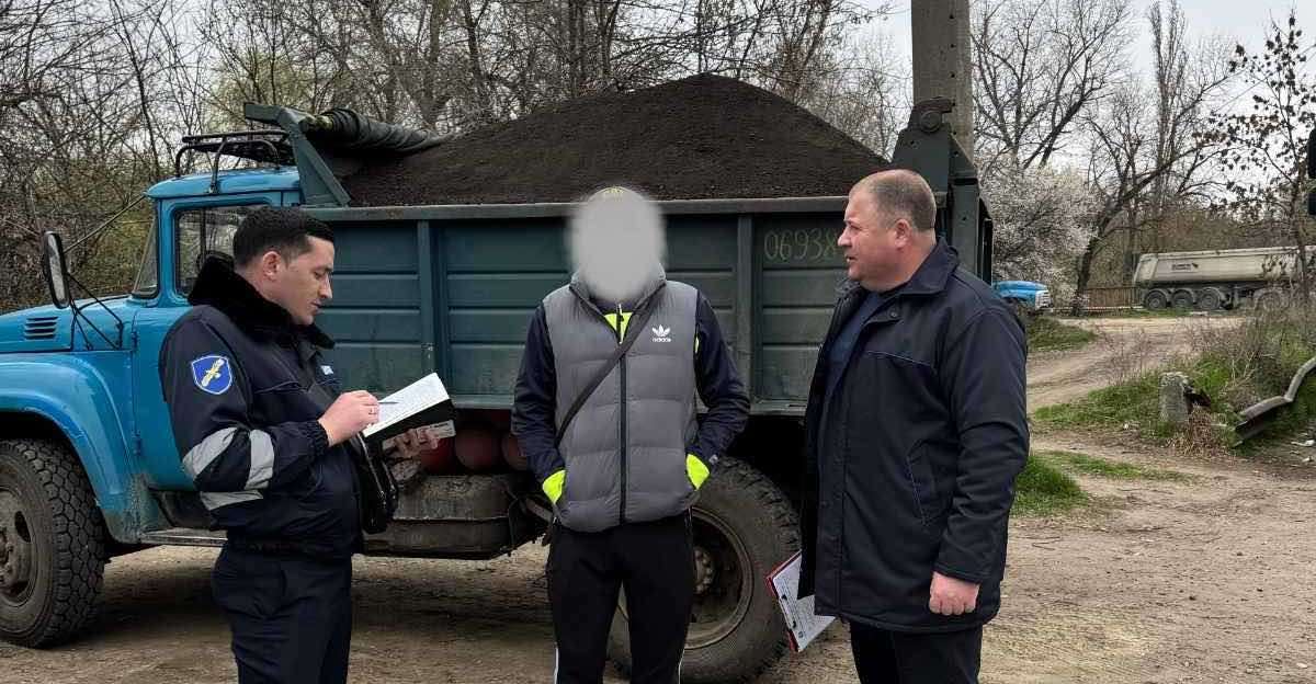 Vindeau ilegal sol fertil: Inspectorii de mediu au împărțit amenzi