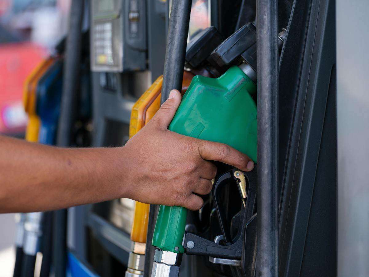 Analiză | S-au redus reexporturile de produse petroliere
