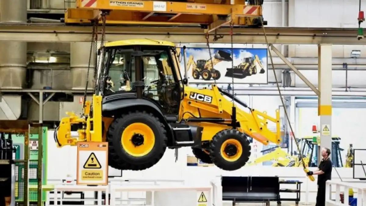 JCB сократит производство машин в Великобритании из-за коронавируса