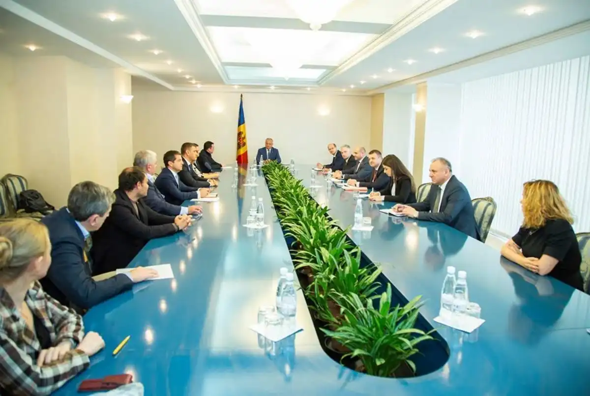 Președintele Igor Dodon a discutat cu șefii celor mai mari rețele de comerț a produselor alimentare din țară