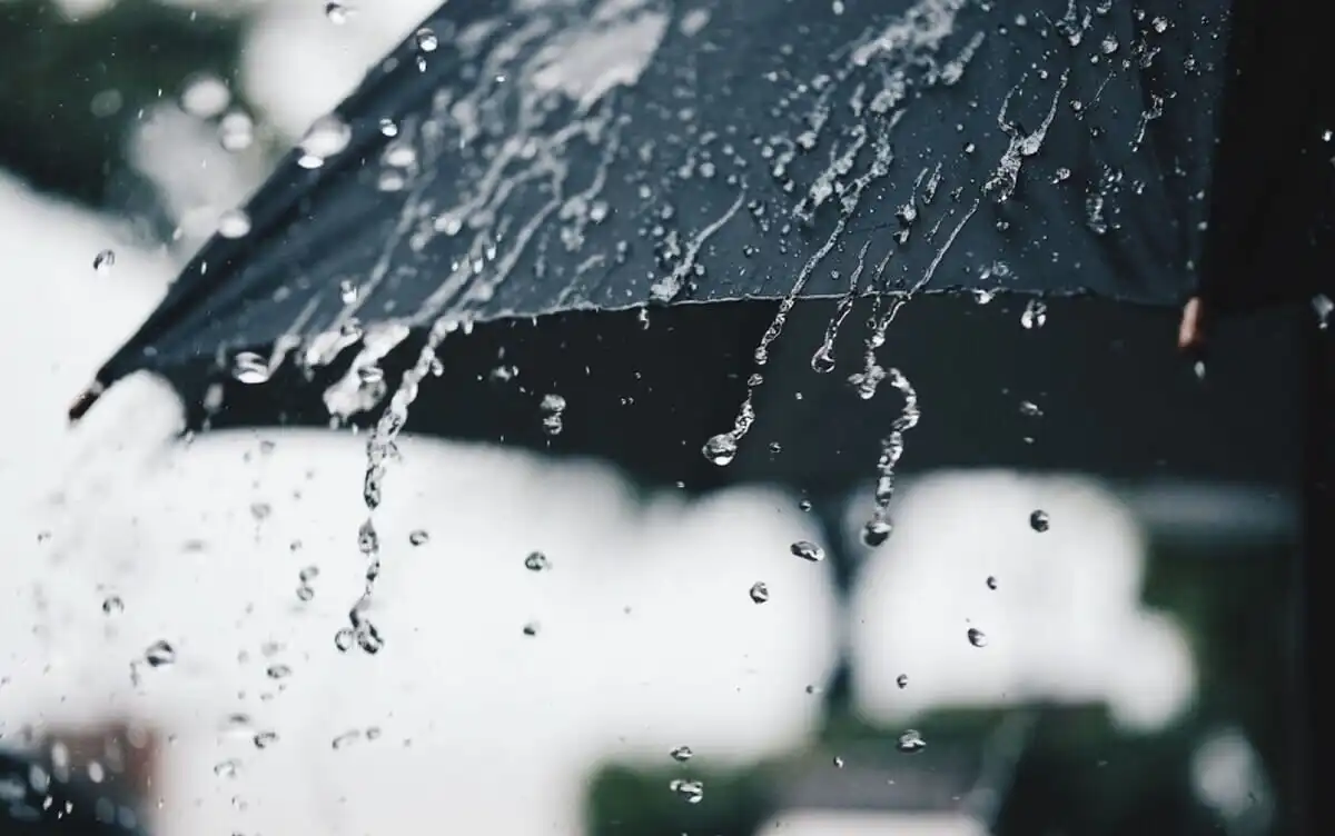 Prognoza meteo: Averse cu descărcări electrice pe întreg teritoriul țării și maxime de +23 de grade