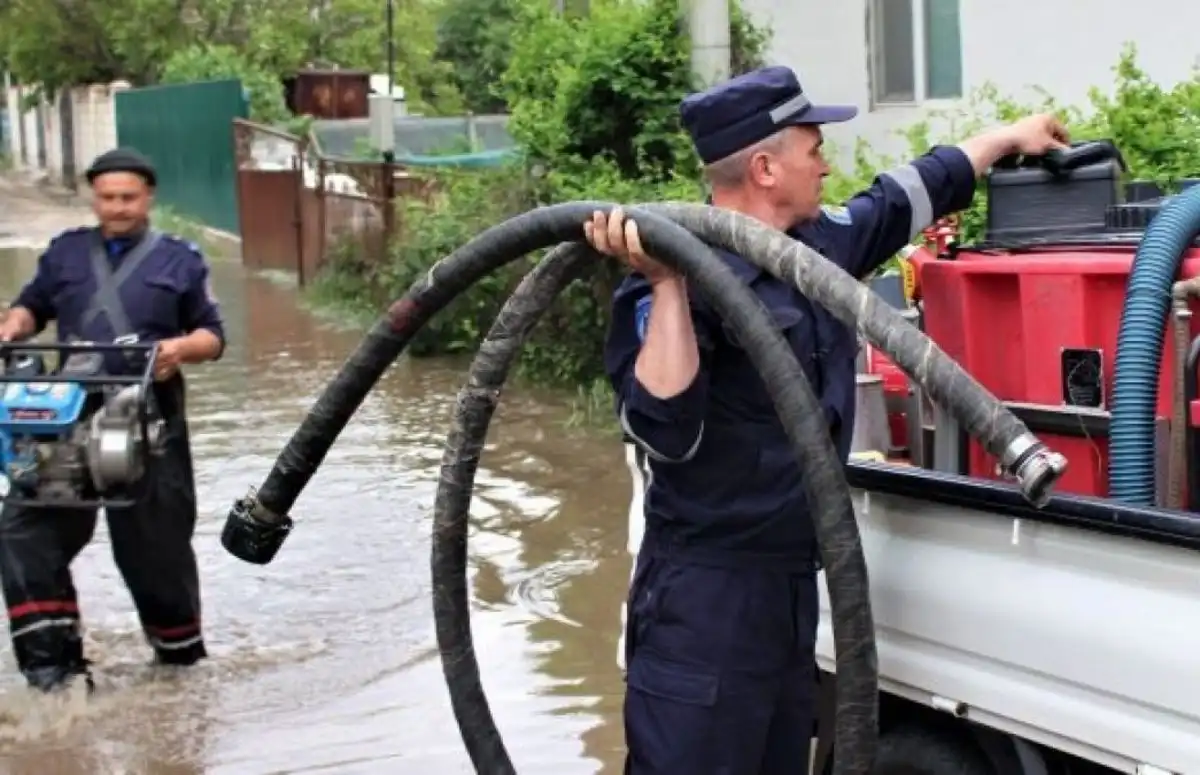 Ploaia a făcut ravagii la Ungheni: Mai multe hectare de livezi, distruse
