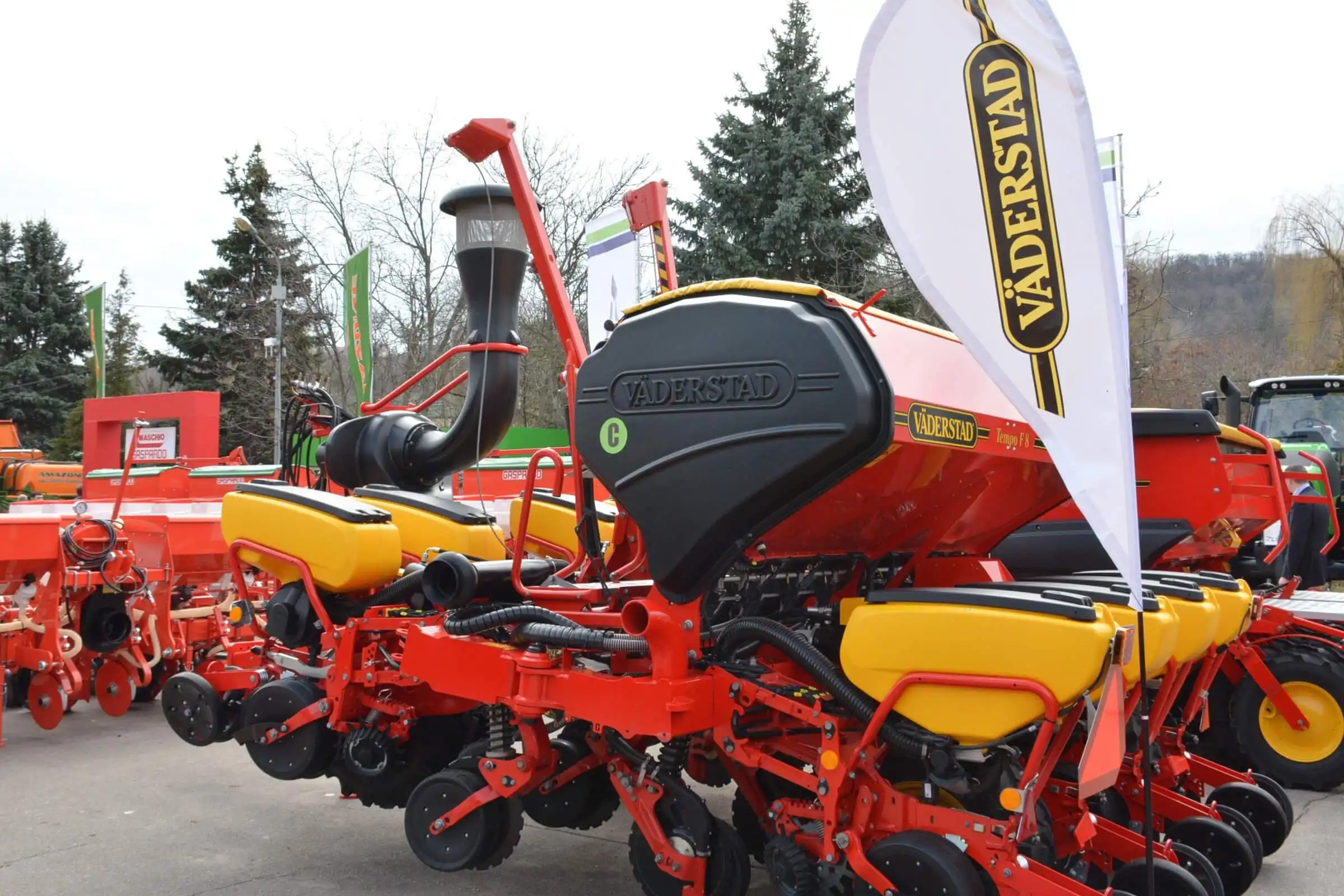 Rapid 300С и Tempo F8 от Vaderstad: впереди те, кто быстрее