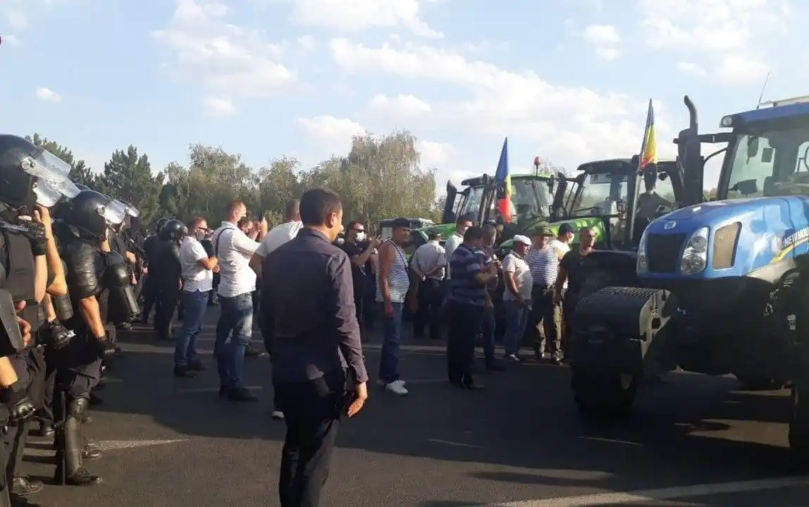 Протестующим фермерам разрешили въезд в столицу
