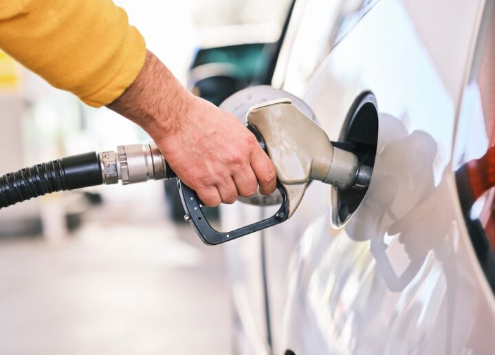 Măsuri temporare pentru carburanți: schimbări la prețul motorinei